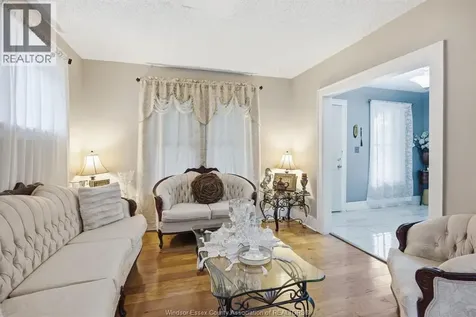 908 Oak Street Windsor ON N9A 5G2