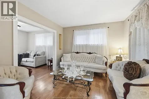 908 Oak Street Windsor ON N9A 5G2