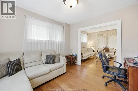 908 Oak Street Windsor ON N9A 5G2