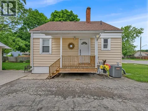 1803 Ellrose Windsor ON N8W 4T7