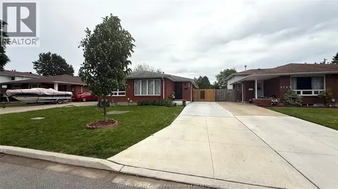 9793 Lynngrove Crescent Windsor ON N8R 1B8