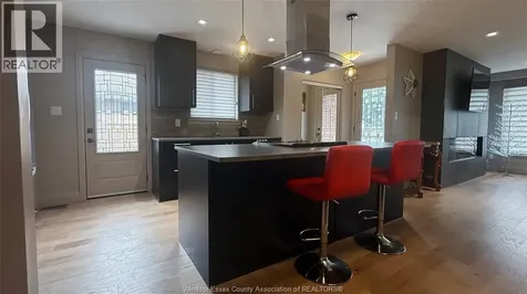 9793 Lynngrove Crescent Windsor ON N8R 1B8