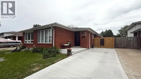 9793 Lynngrove Crescent Windsor ON N8R 1B8