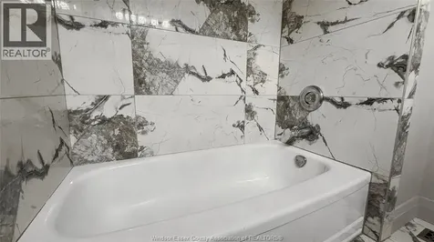 9793 Lynngrove Crescent Windsor ON N8R 1B8
