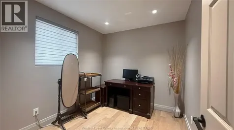 9793 Lynngrove Crescent Windsor ON N8R 1B8