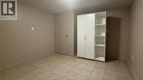 9793 Lynngrove Crescent Windsor ON N8R 1B8