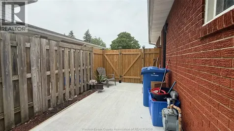 9793 Lynngrove Crescent Windsor ON N8R 1B8