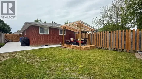 9793 Lynngrove Crescent Windsor ON N8R 1B8