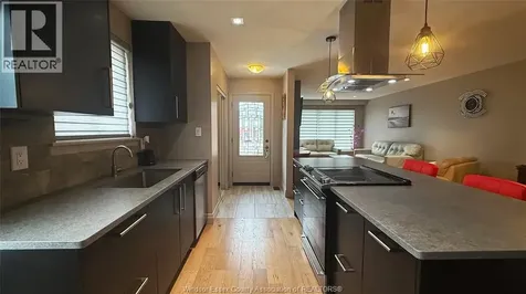 9793 Lynngrove Crescent Windsor ON N8R 1B8