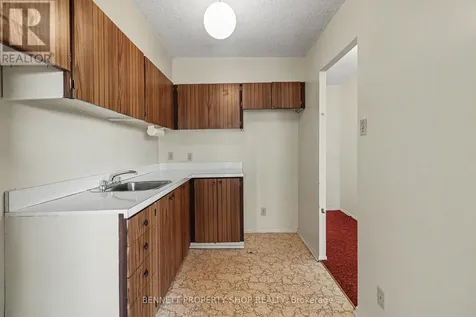 158A Mcarthur Avenue Ottawa ON K1L 7E7