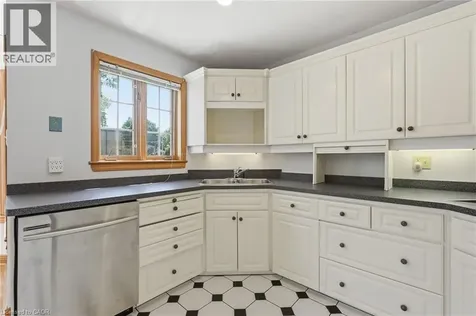 3 Ancaster Street East Dundas ON L9H 4K2