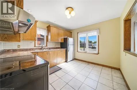 253 Maurice Drive Oakville ON L6K 2X2