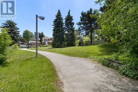 14 Laurier Court Brampton (heart Lake East) ON L6Z 1J5