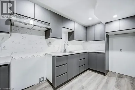 2367 Middlesmoor Crescent Burlington ON L7P 3X4