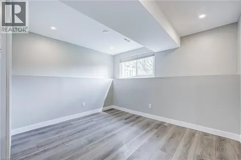 2367 Middlesmoor Crescent Burlington ON L7P 3X4