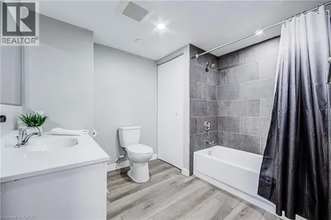 2367 Middlesmoor Crescent Burlington ON L7P 3X4