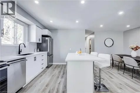 2367 Middlesmoor Crescent Burlington ON L7P 3X4