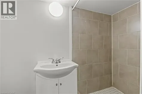 14 Westmount Avenue Thorold ON L2V 2W1