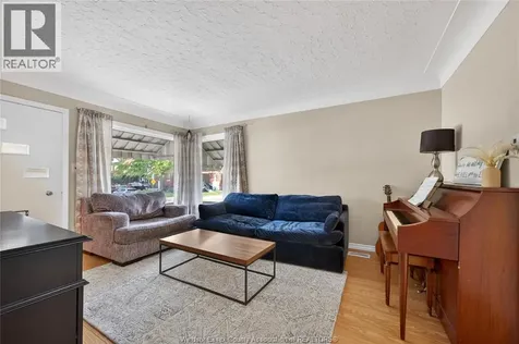 1104 Ellis St E Windsor ON N8X 2J3