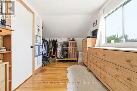 14 Summit Street Deep River ON K0J 1P0