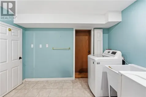 48 Roxborough Drive Sudbury ON P3E 1J7