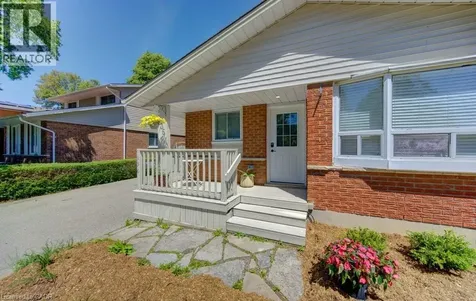 136 Dunsmere Drive Kitchener ON N2E 1V7