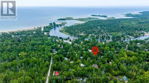 12 & 14 Toronto Avenue South Bruce Peninsula ON N0H 2G0