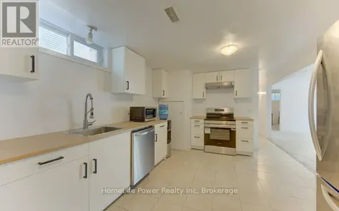 136 Dunsmere Drive Kitchener ON N2E 1V7