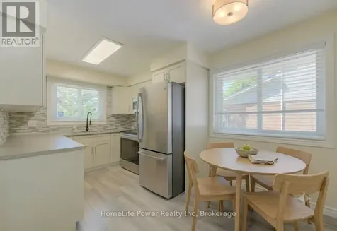 136 Dunsmere Drive Kitchener ON N2E 1V7