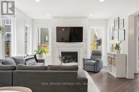 984 Shimmerton Circle Ottawa ON K2M 0L4