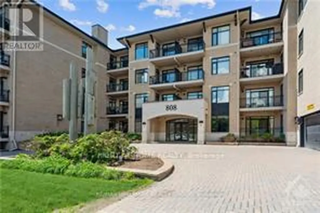 808 Bronson Avenue Ottawa ON K1S 5A4