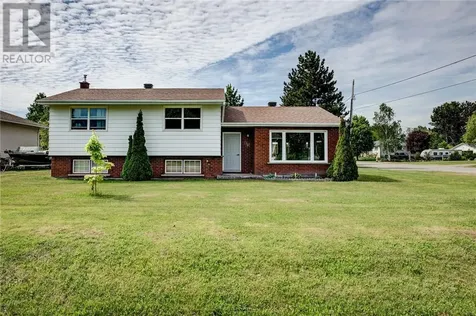 15 Arlington Drive E Dowling ON P0M 1R0