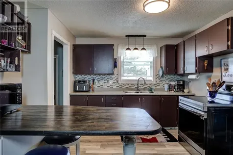 15 Arlington Drive E Dowling ON P0M 1R0