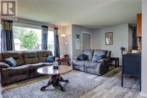 15 Arlington Drive E Dowling ON P0M 1R0