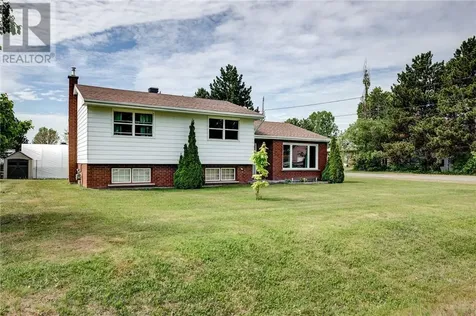 15 Arlington Drive E Dowling ON P0M 1R0