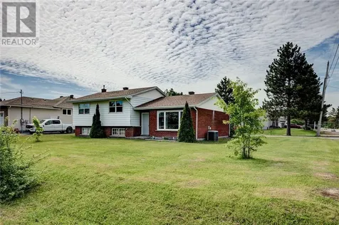 15 Arlington Drive E Dowling ON P0M 1R0