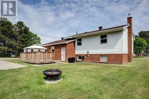 15 Arlington Drive E Dowling ON P0M 1R0