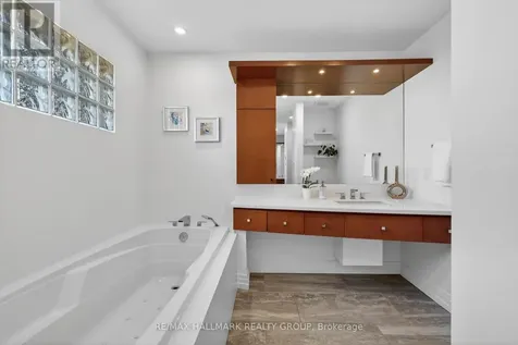 1934 Lenester Avenue Ottawa ON K2A 1J9