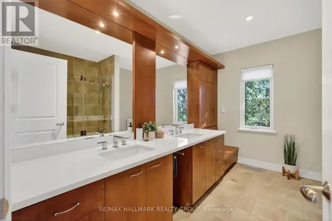 1934 Lenester Avenue Ottawa ON K2A 1J9