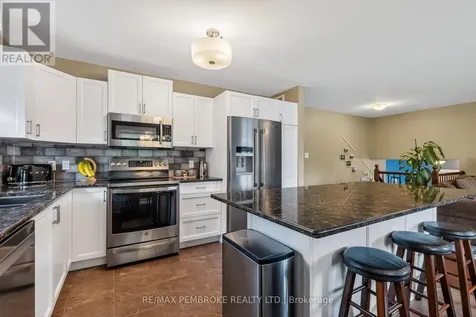 61 Oak Avenue Petawawa ON K8H 0B5