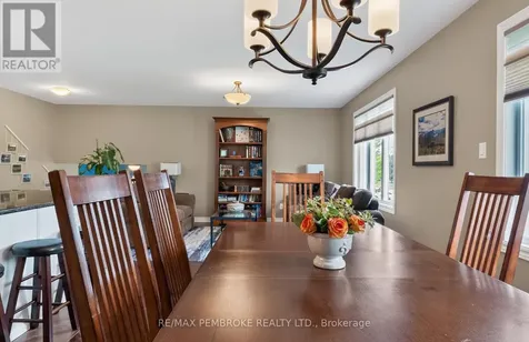 61 Oak Avenue Petawawa ON K8H 0B5