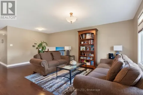61 Oak Avenue Petawawa ON K8H 0B5