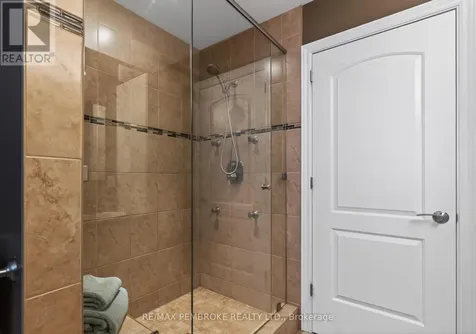61 Oak Avenue Petawawa ON K8H 0B5