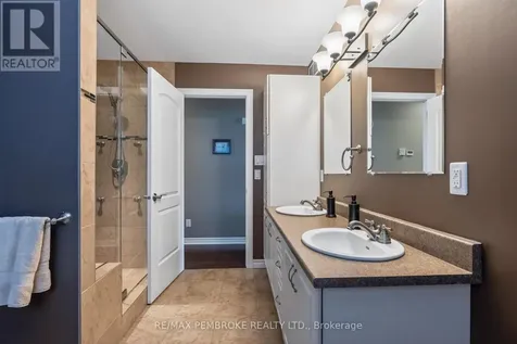 61 Oak Avenue Petawawa ON K8H 0B5