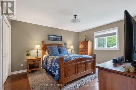61 Oak Avenue Petawawa ON K8H 0B5