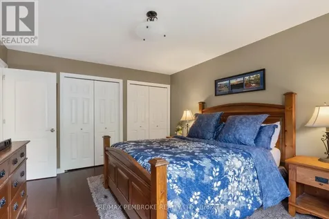 61 Oak Avenue Petawawa ON K8H 0B5