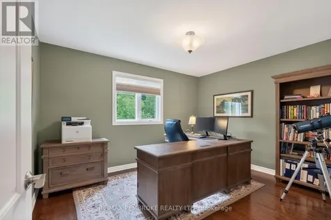 61 Oak Avenue Petawawa ON K8H 0B5