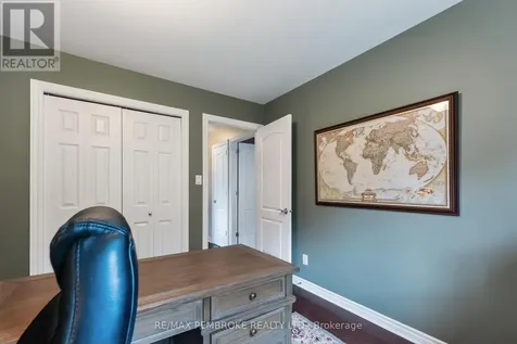 61 Oak Avenue Petawawa ON K8H 0B5