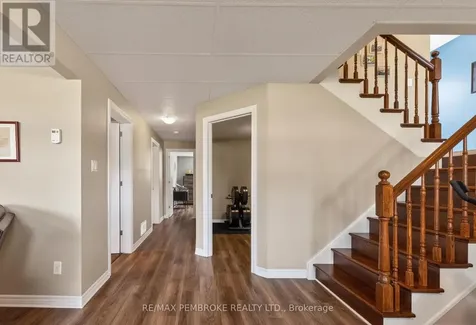 61 Oak Avenue Petawawa ON K8H 0B5