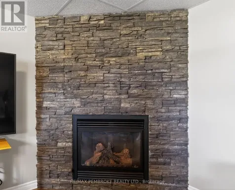 61 Oak Avenue Petawawa ON K8H 0B5